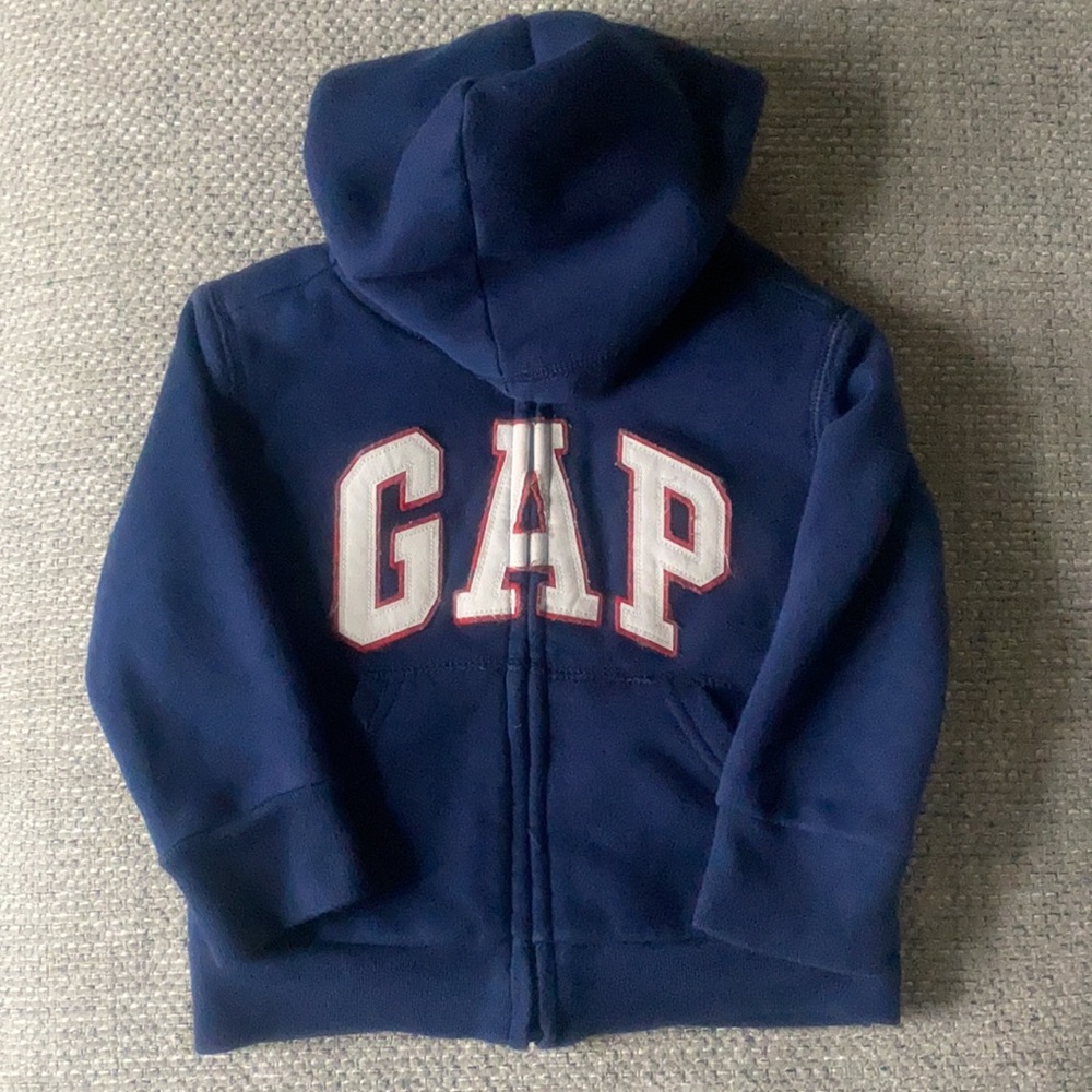 2t Gap hooded sweatshirt with Gap logo, fleece lined but no fleece on sleeve